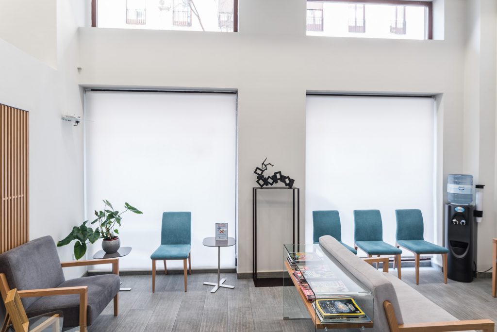 Visita Serrano Clínica Dental en Madrid. Tratamientos personalizados, tecnología avanzada y cuidado profesional para tu sonrisa